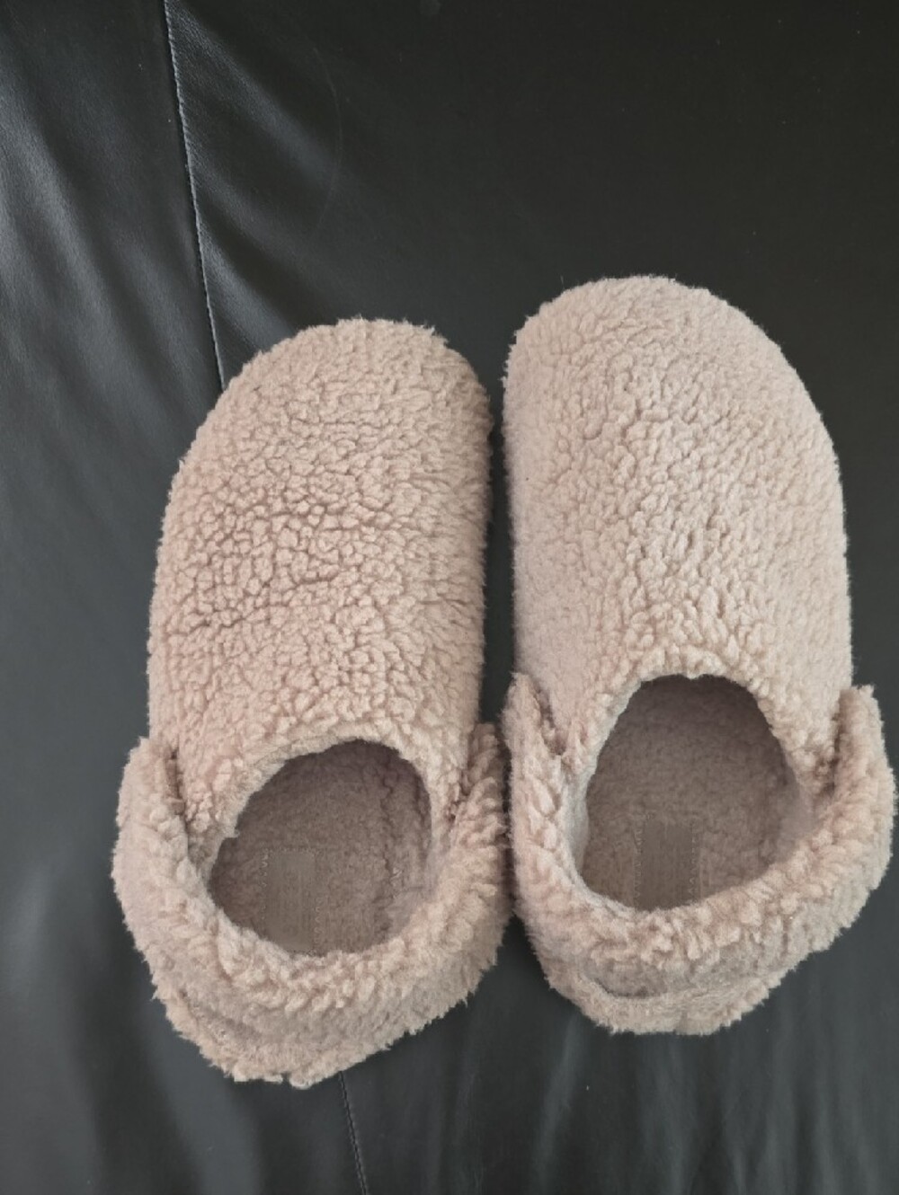 CROCS Plush Sherpa Slip-On Slippers in Khaki. Teddy Bear CROCS! - Picture 3 of 8
